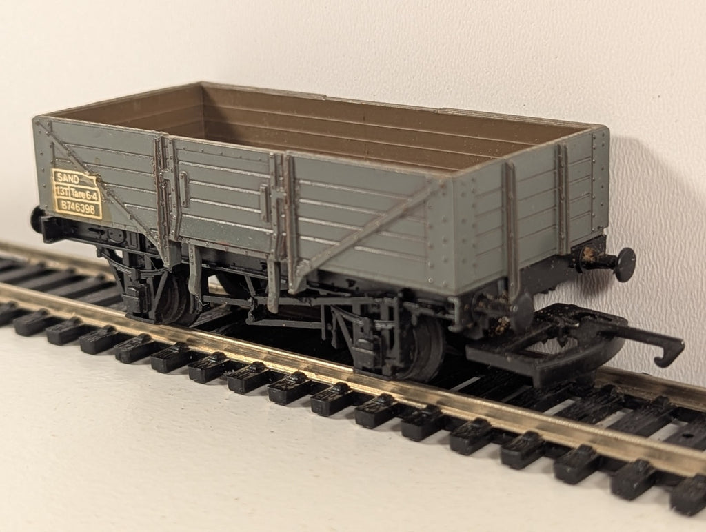 Airfix OO Gauge 5-Plank Open Wagon – Grey – Renumbered