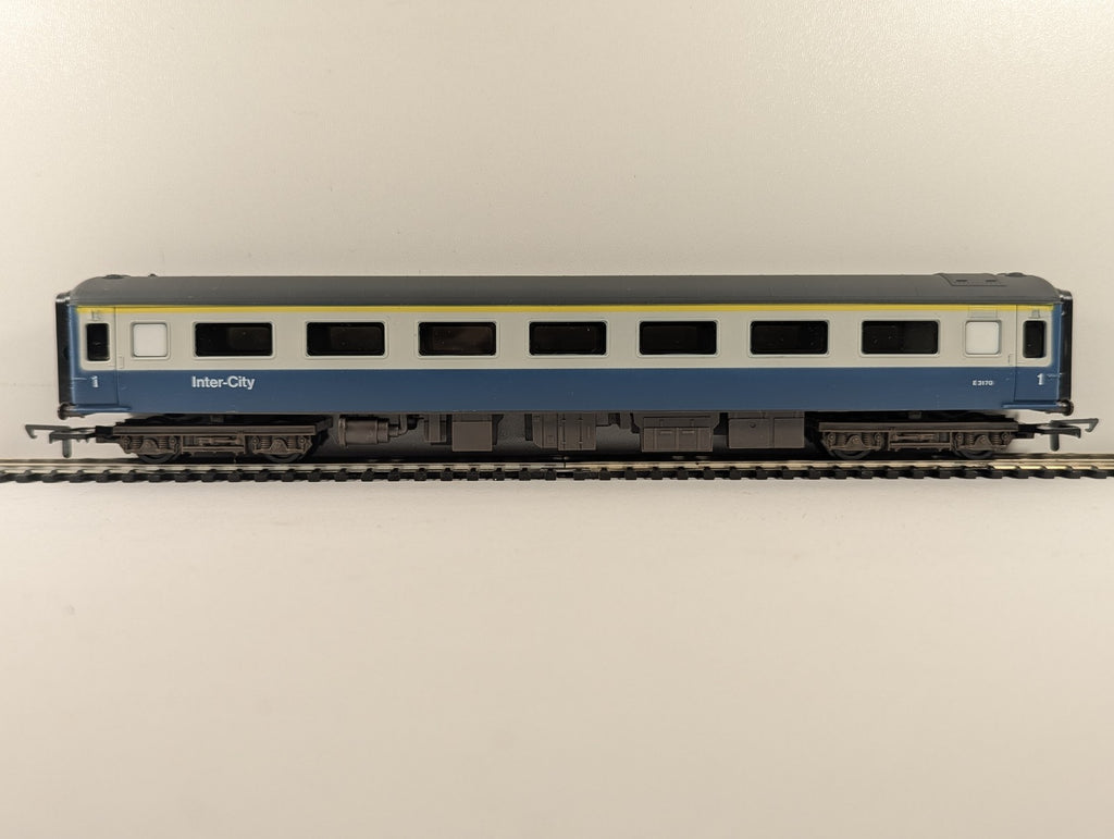 Airfix OO Scale Mk2D First Class Coach Passenger Coach E3170 BR Blue & Grey E10