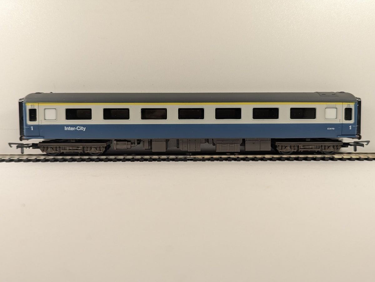 Airfix OO Scale Mk2D First Class Coach Passenger Coach E3170 BR Blue & Grey E10