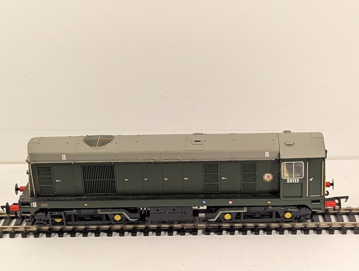 Bachmann OO Gauge Class 20 Locomotive D8123 BR Green 30-047 DCC Sound