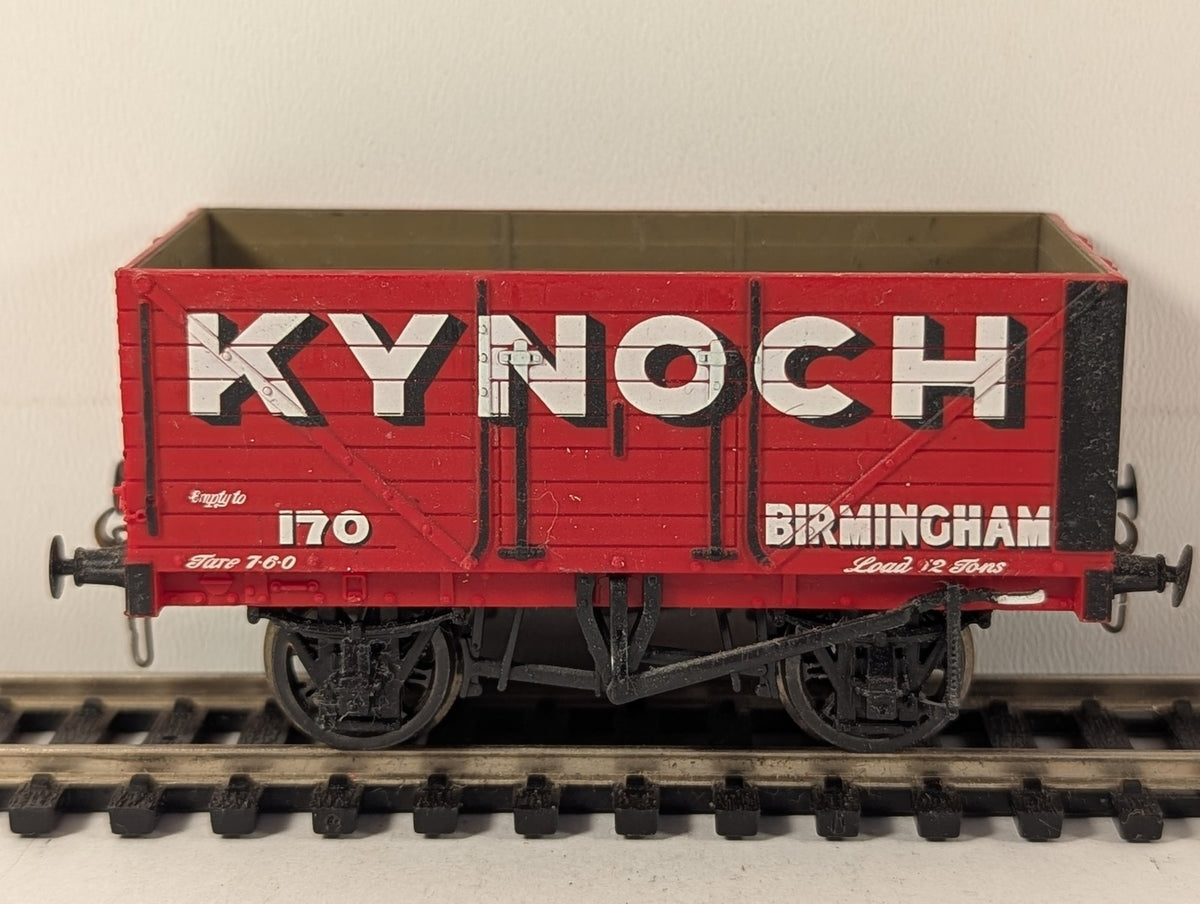 Bachmann OO Gauge 7-Plank Open Wagon 170 Kynoch Red 37-111