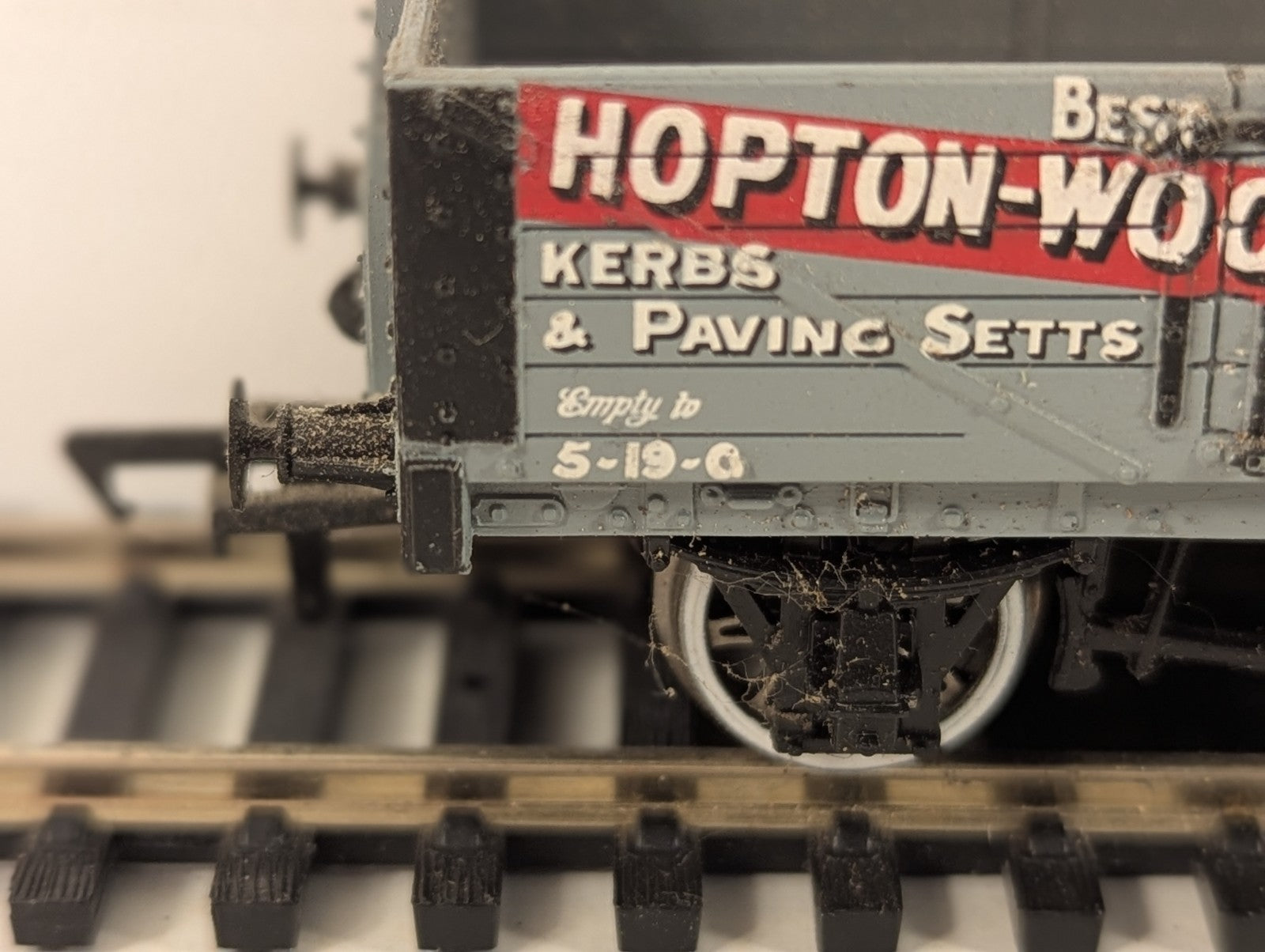 Bachmann OO Gauge 7 Plank Wagon Open Wagon 2 Hopton-Wood Stone Firm