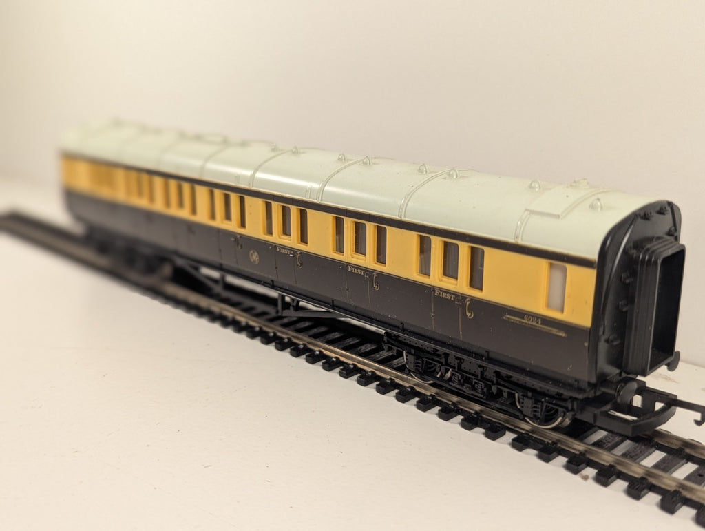 Hornby R456 OO Gauge GWR Composite Coach 6024 – Chocolate & Cream
