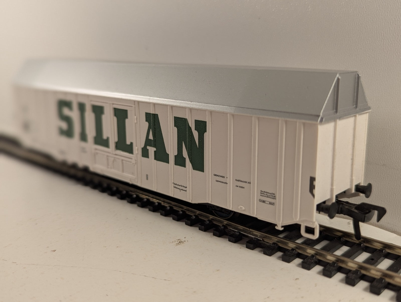 Fleischmann HO Gauge DB 'Sillan' Sliding Wall Wagon Goods Wagon 20