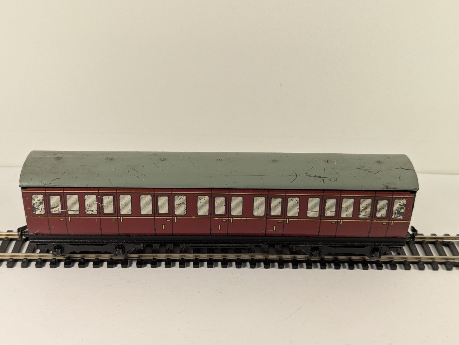 Hornby Dublo OO Gauge BR 1st Class Maroon Tinplate Suburban Coach