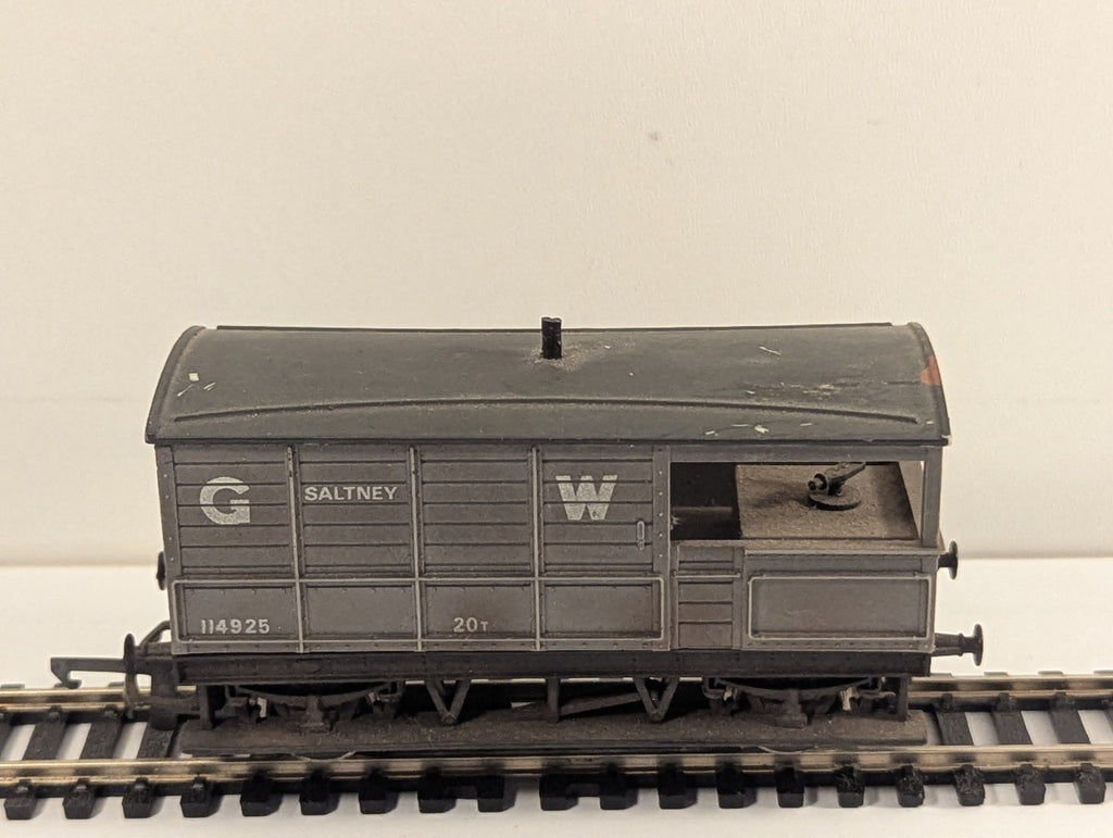 Hornby R107 OO Gauge GWR 20t Toad Brake Van Saltney 114925