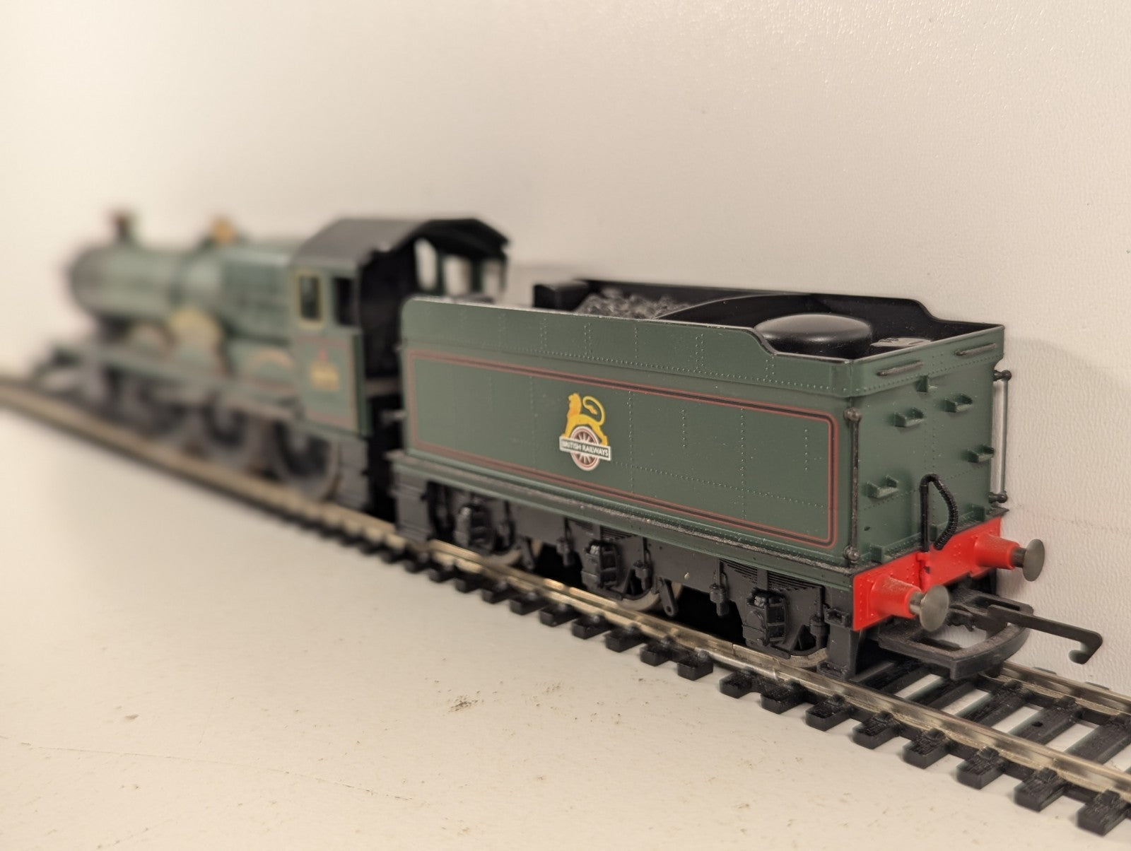 Hornby R2455 Castle Class 'Pendennis Castle' Steam Locomotive 4079