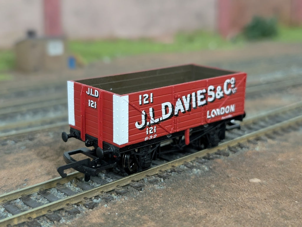 Hornby R1075 OO Gauge 7 Plank Wagon J L Davies