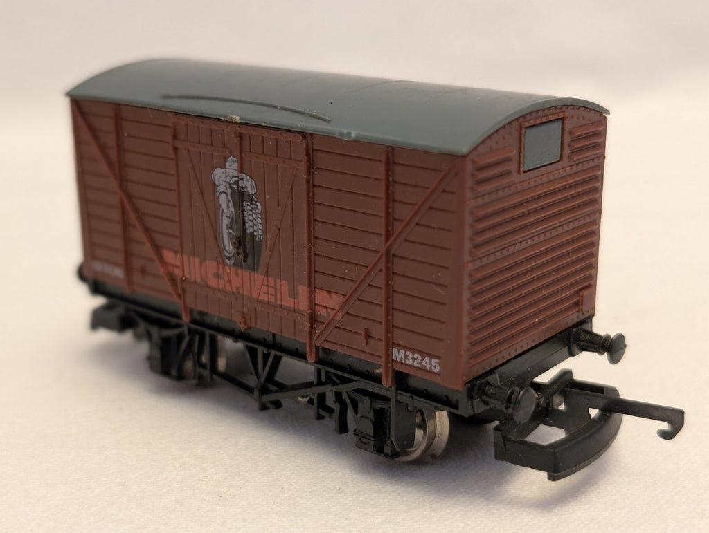 Lima OO Gauge 12 Ton Box Van Goods Wagon M3245 Michelin