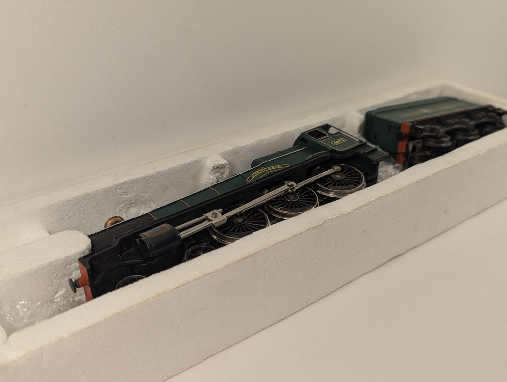 Hornby OO Gauge GWR 4900 Class 'Albert Hall' Steam Locomotive 4983 GWR Green