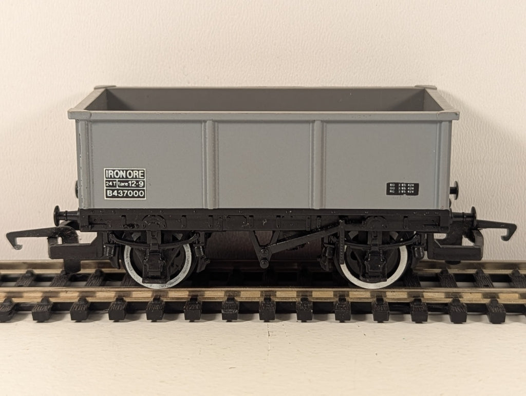 Hornby R081 OO Gauge 24T Iron Ore Tippler Wagon B437000 – BR Grey