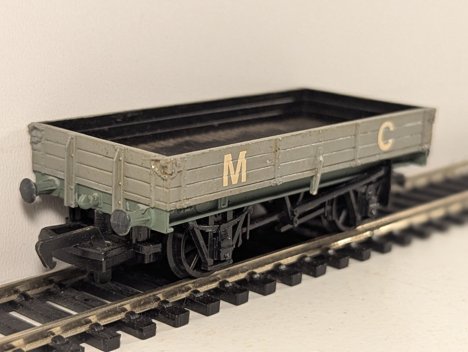 Mainline OO Gauge 5-Plank Open Wagon Goods Wagon M&C Grey 37-143