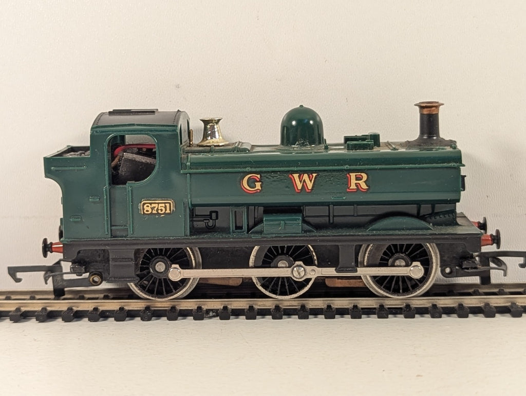 Hornby Railways R041 GWR 0-6-0 Pannier Tank Locomotive - damaged number plate