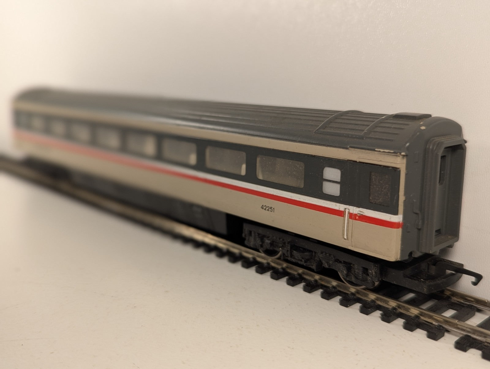 Hornby OO Gauge BR Mk3 TSO Coach Passenger Coach 42251 BR InterCity