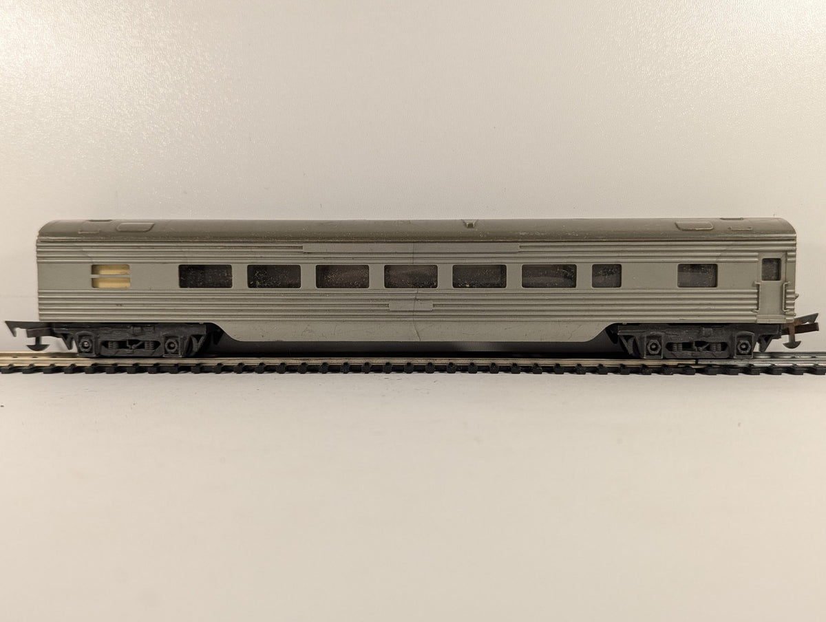 Tri-ang OO Gauge Transcontinental Passenger Coach Silver R.24