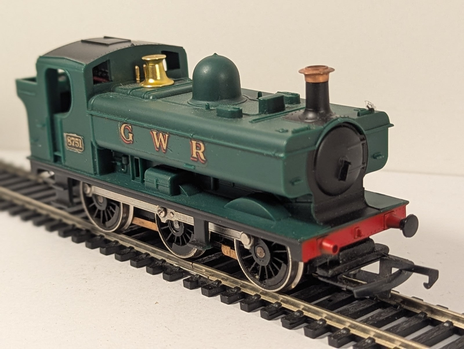 Hornby OO Gauge GWR 57XX Pannier Tank No. 8751 Green – Poor Runner