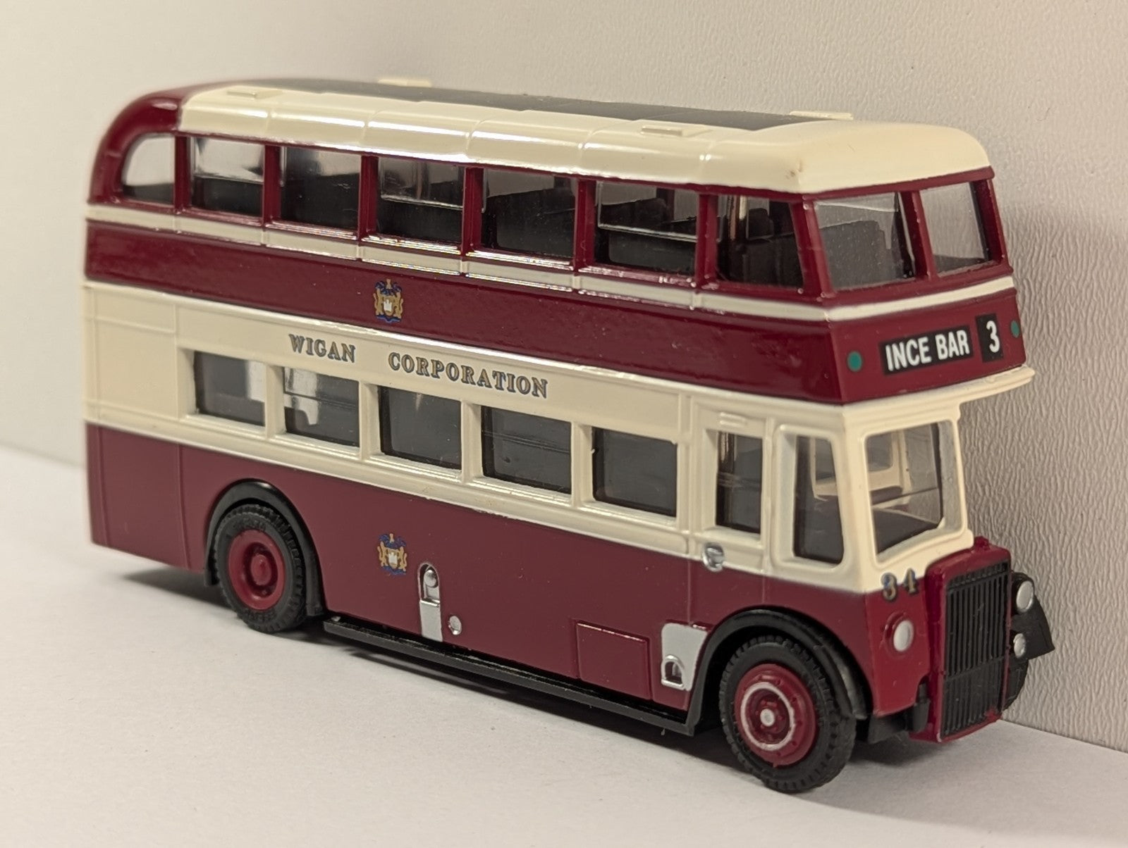 EFE 15801 Leyland PD1 Lowbridge Bus – Wigan Corporation Livery – 1:76 Scale