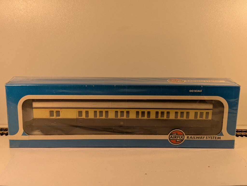 Airfix 54250-0 OO Gauge GWR Class B Suburban Brake Coach Boxed Unopened