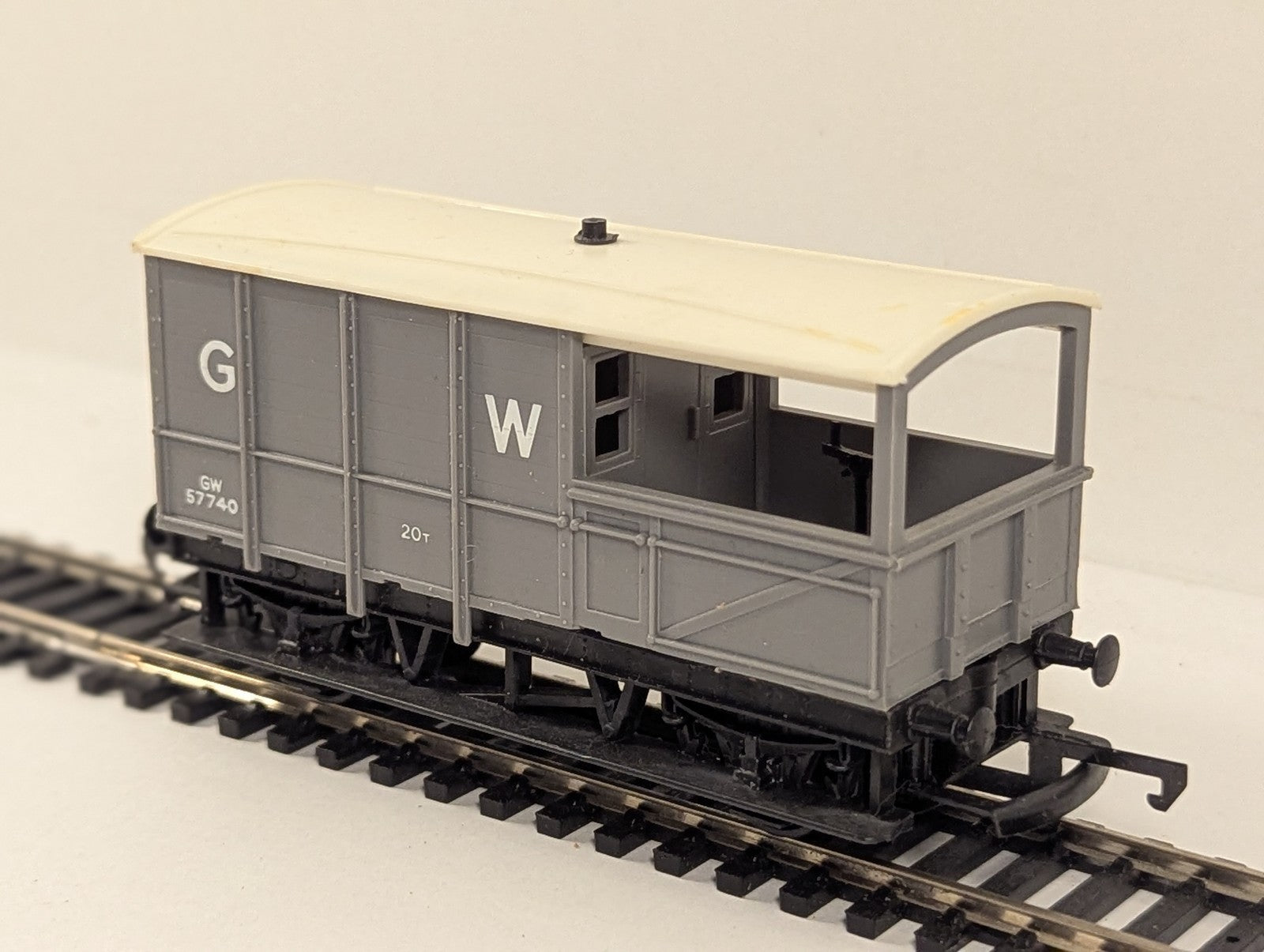 Hornby OO Gauge GWR 20t 'Toad' Brake Van Goods Wagon 57740
