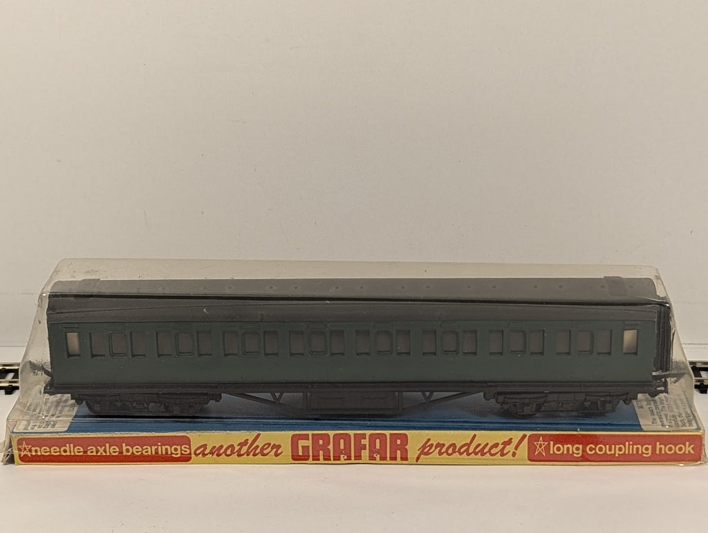 Graham Farish OO Gauge Suburban Coach Passenger Coach Southern Green
