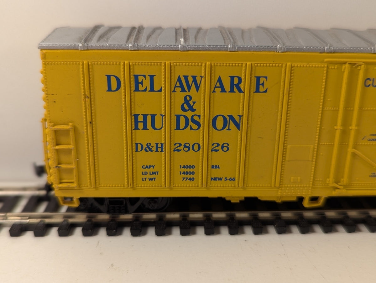 Walthers Mainline HO Gauge 50ft Waffle Side Boxcar D&H