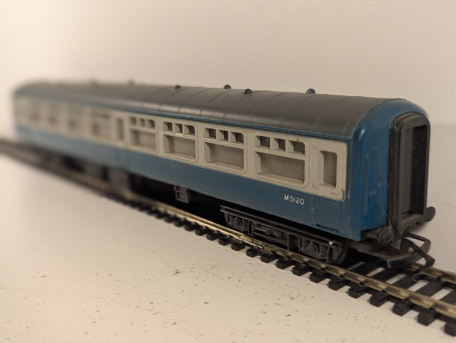 Hornby OO Gauge BR Mk1 Composite Coach Passenger Coach M5120 BR Blue