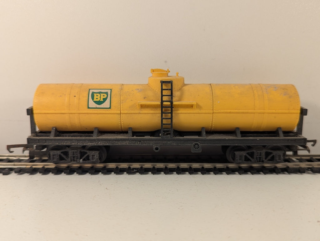 Tri-ang R117 BP Tank Wagon OO Gauge
