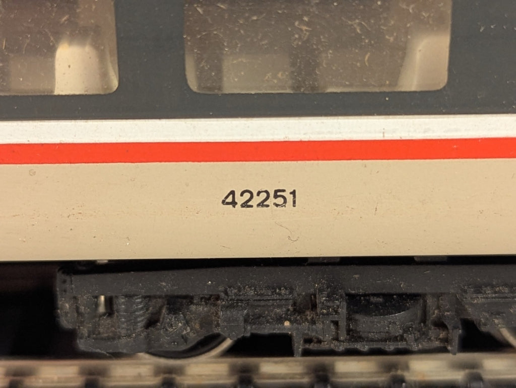Hornby OO Gauge BR Mk3 TSO Coach Passenger Coach 42251 BR InterCity