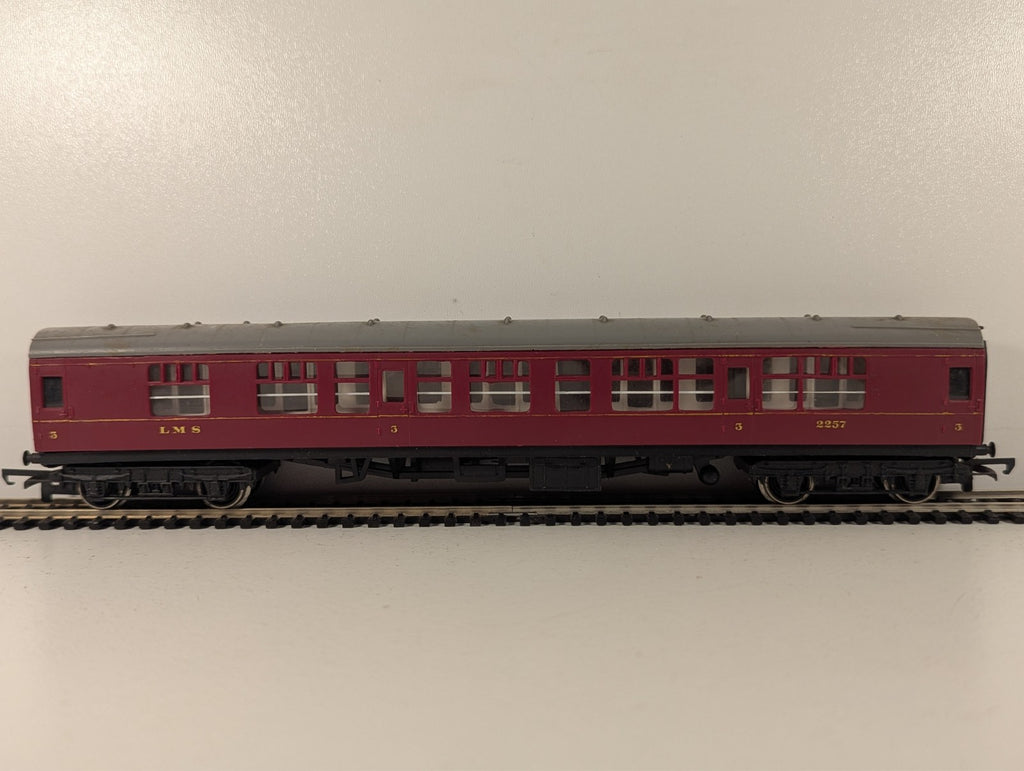 Hornby LMS 3rd Class Corridor Passenger Coach OO Gauge