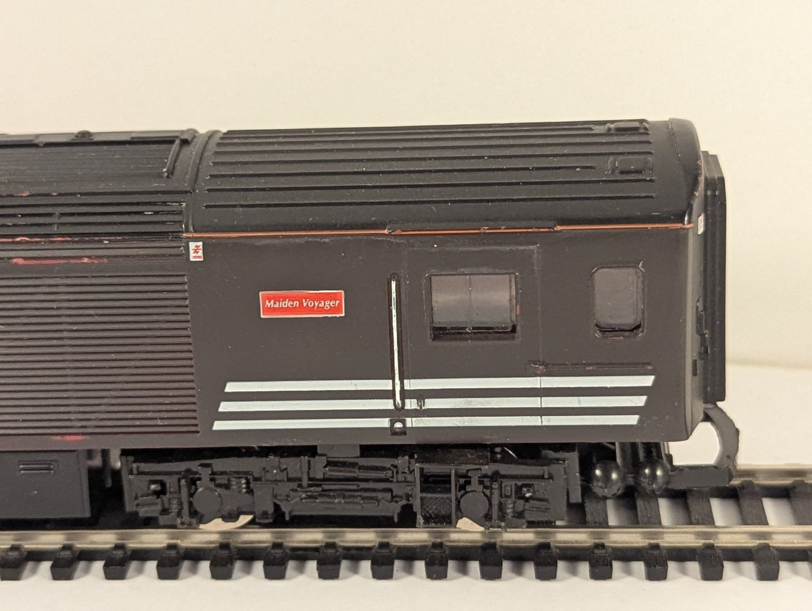 Hornby R2114 OO Gauge Virgin HST Dummy Power Car 43090