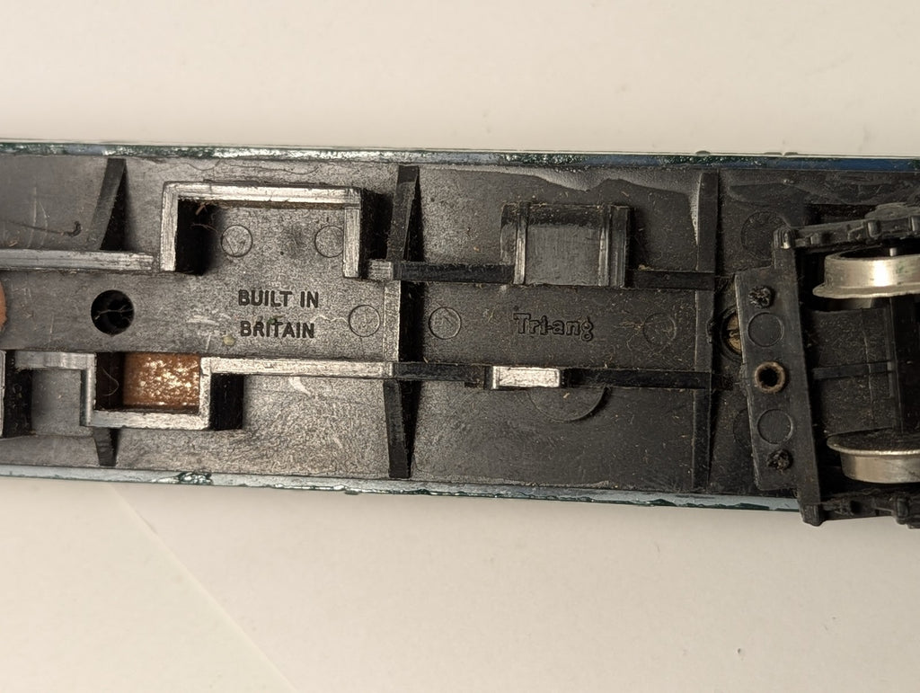 Tri-ang OO Gauge Suburban Coach Passenger Coach Green