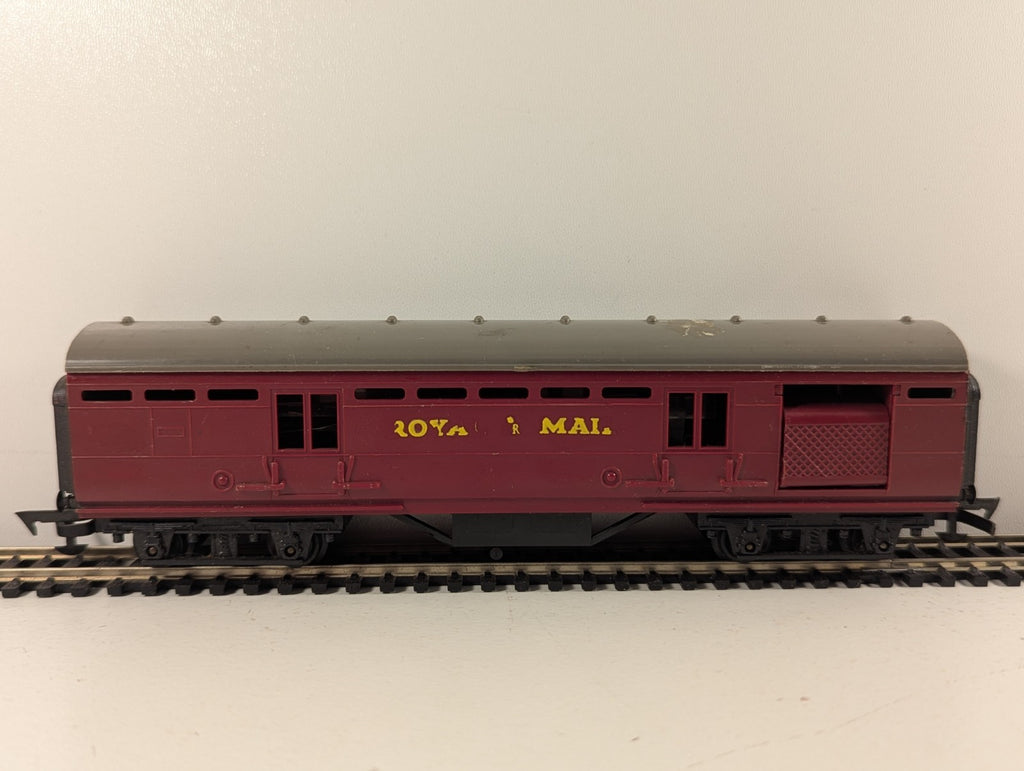 Tri-ang R23 OO Gauge Maroon Operating Royal Mail Coach