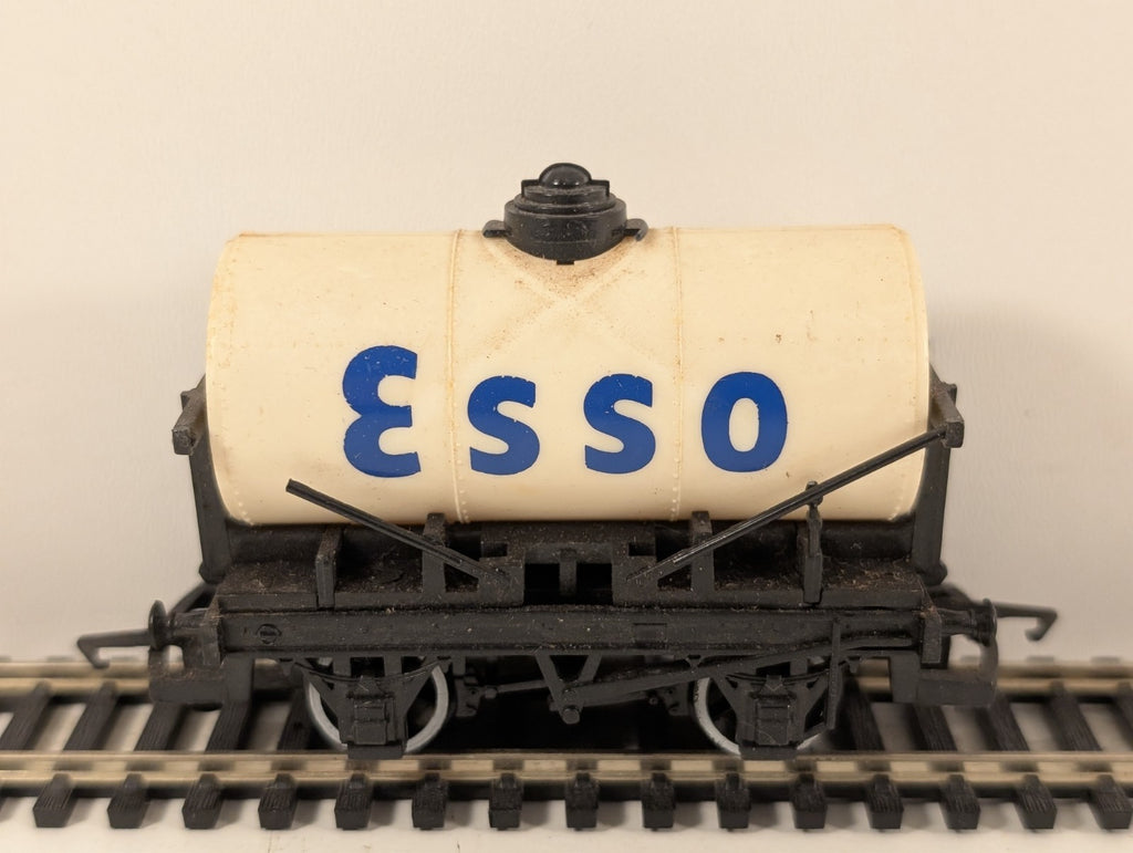 Hornby R96 OO Gauge Esso Tank Wagon – Damaged