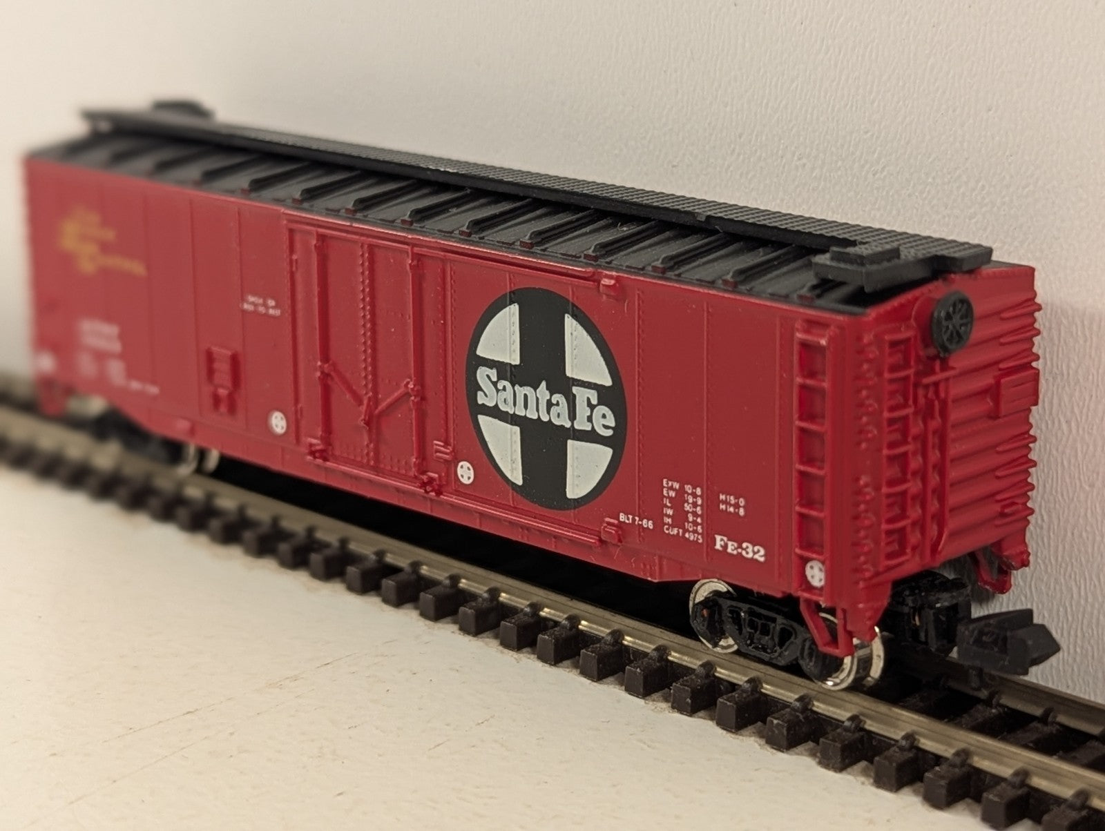 Bachmann N Gauge Santa Fe 50ft Plug Door Box Car