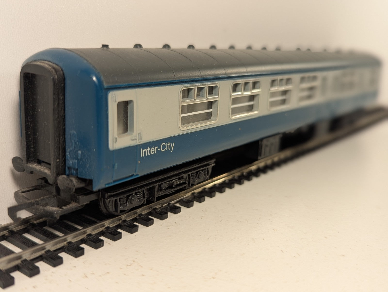 Hornby OO Gauge BR Mk1 BSK Brake Second Corridor Passenger Coach M14052