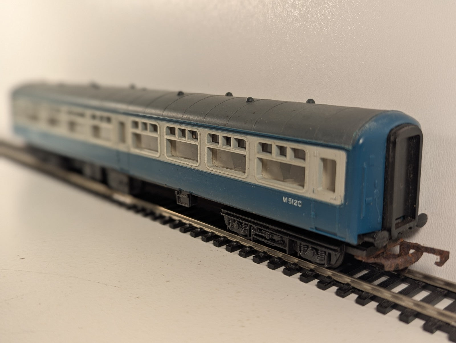 Hornby R921 OO Gauge BR Mk2 Inter-City Second Class Coach M5120 - Rusty Coupling
