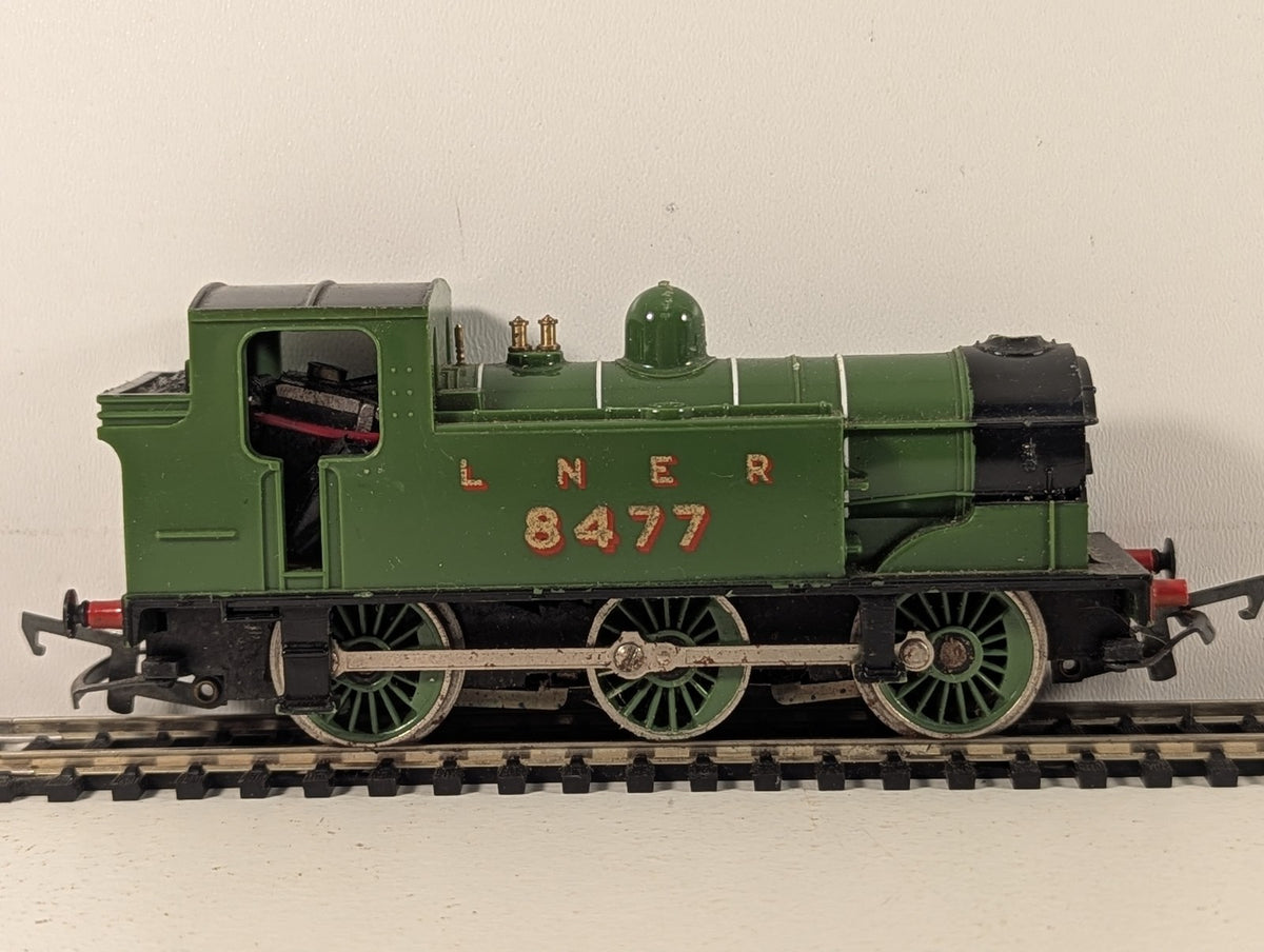 Hornby OO Gauge Class J83 0-6-0T Steam Locomotive 8477 LNER Green R316