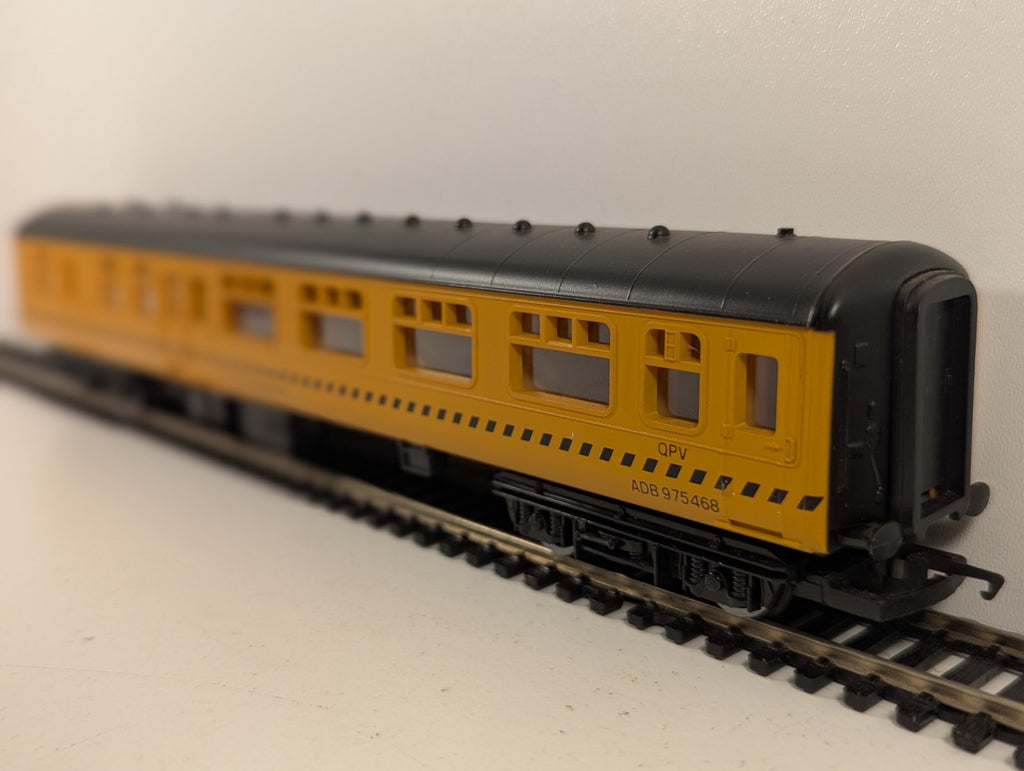 Hornby R.098 Breakdown Crane Crew Coach