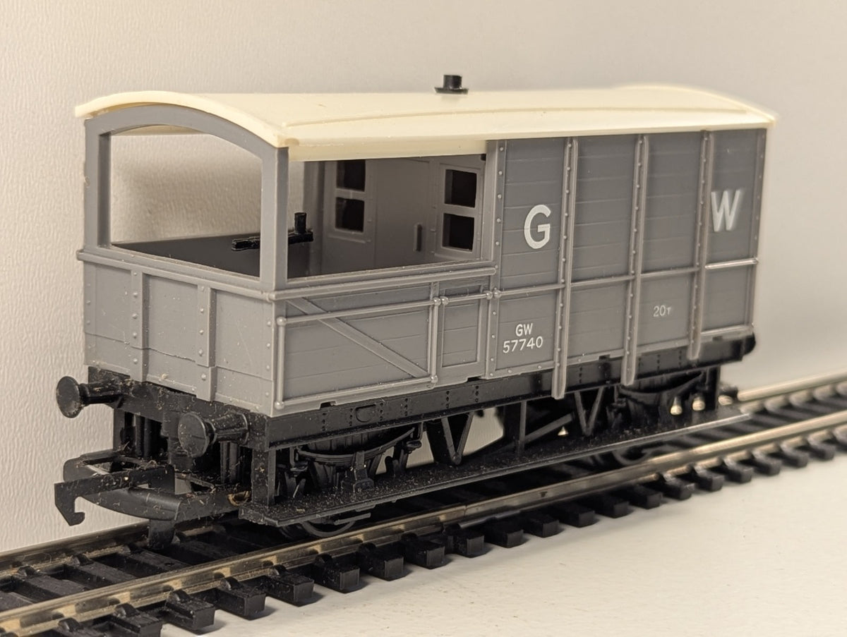 Tri-ang Hornby R124A OO Gauge GWR 20T Brake Van