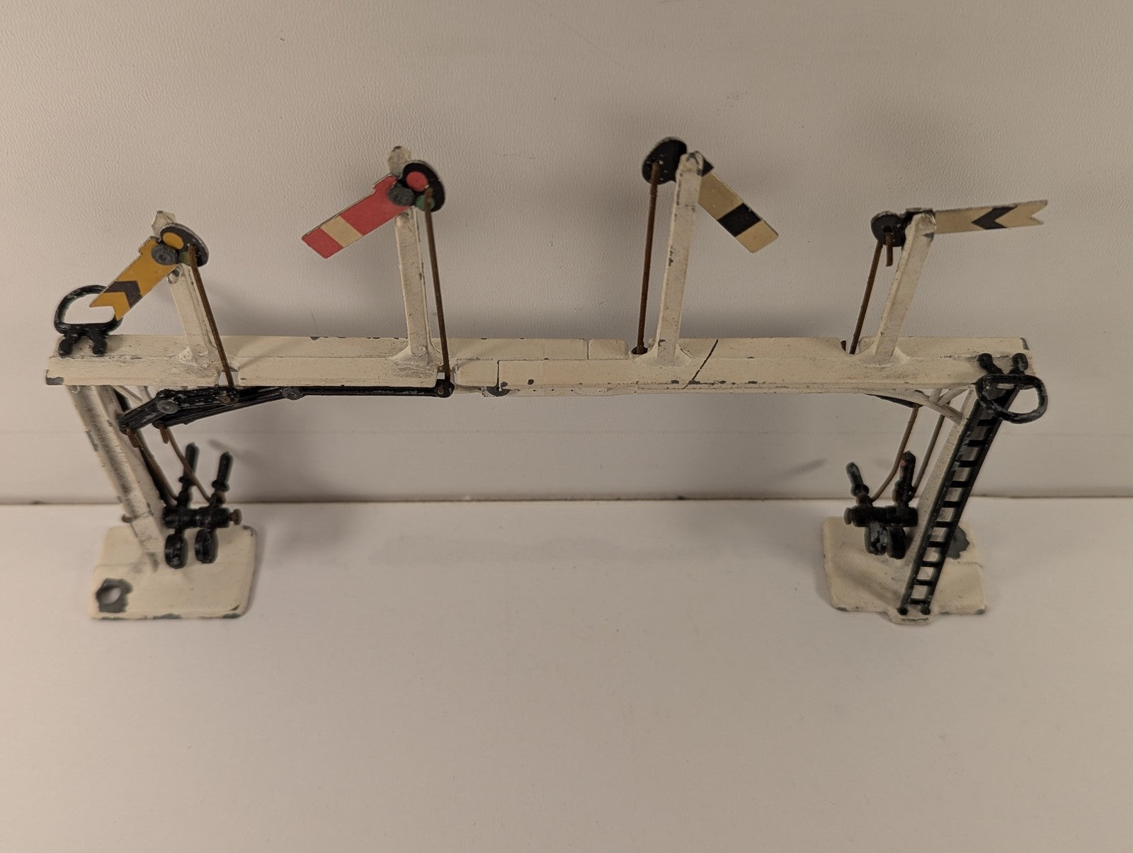 Crescent Toys O Gauge 4-Arm Signal Gantry Lineside Accessory White