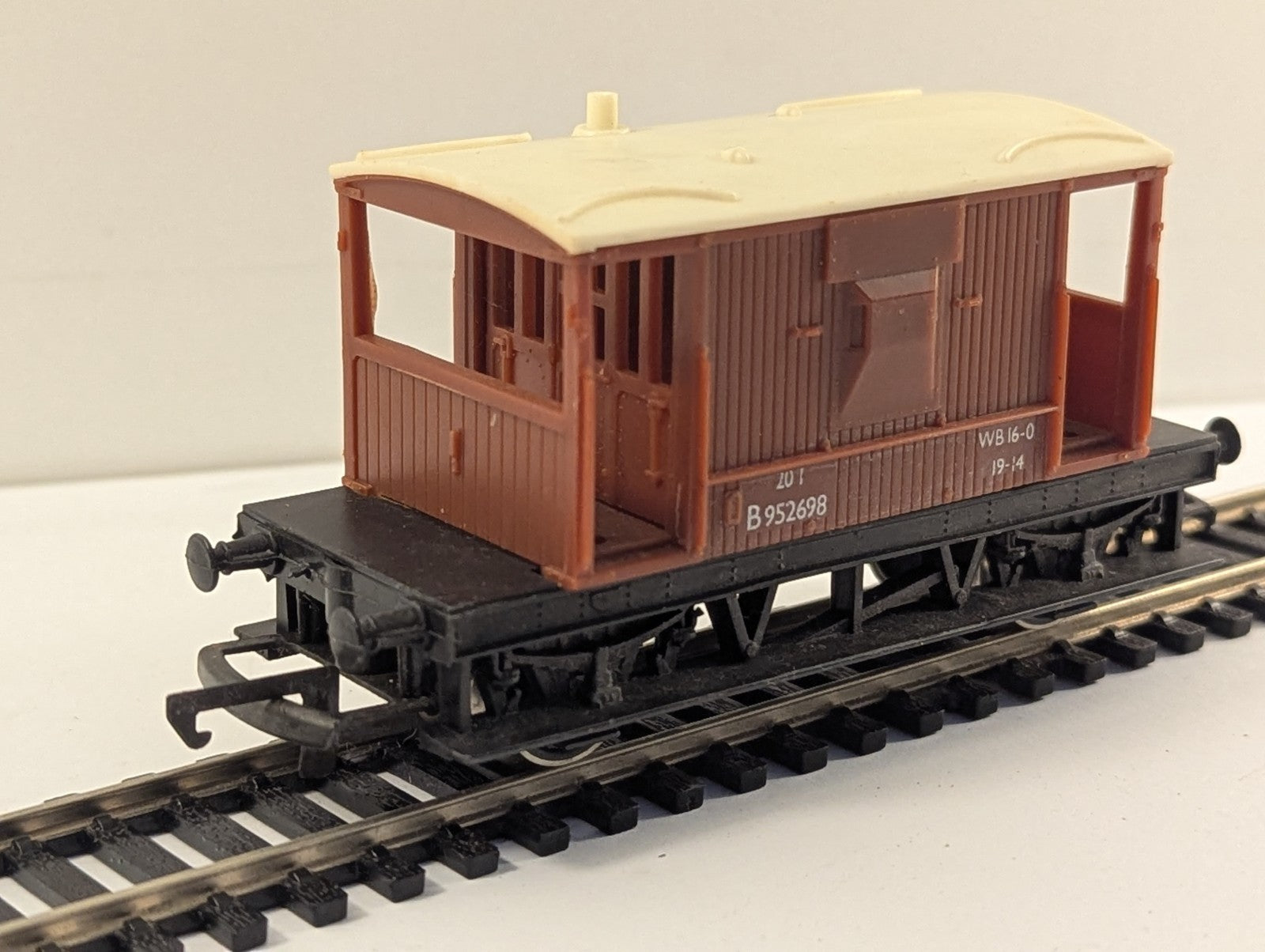 Hornby OO Gauge BR Standard 20T Brake Van B952698