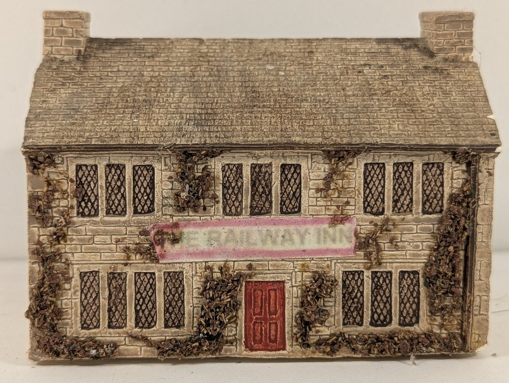 N Gauge The Railway Inn Building R8634