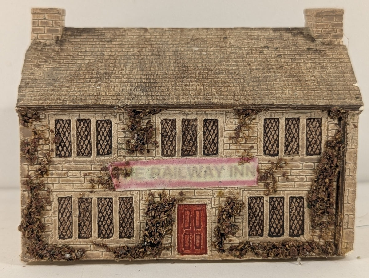 N Gauge The Railway Inn Building R8634