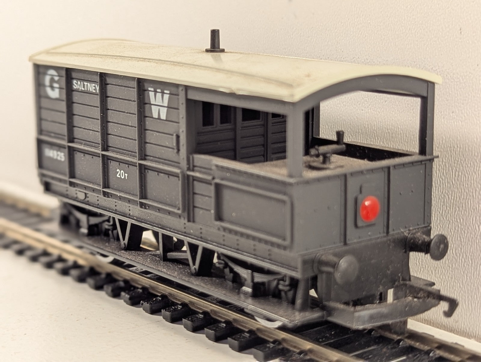 Hornby Railways R.714 OO Gauge GWR 20 Ton Goods Brake Van - Boxed