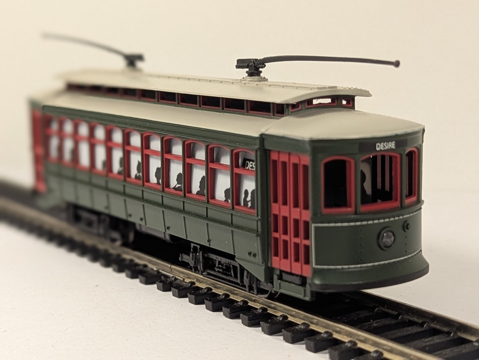 Bachmann K120105 OO Gauge New Orleans “Desire” Brill Trolley with Lights