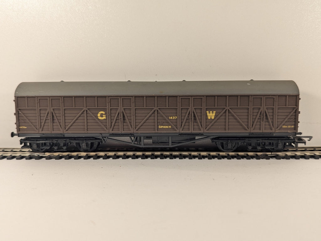 Hornby OO Gauge GWR Siphon H Parcels Van 1437 GWR Brown R024