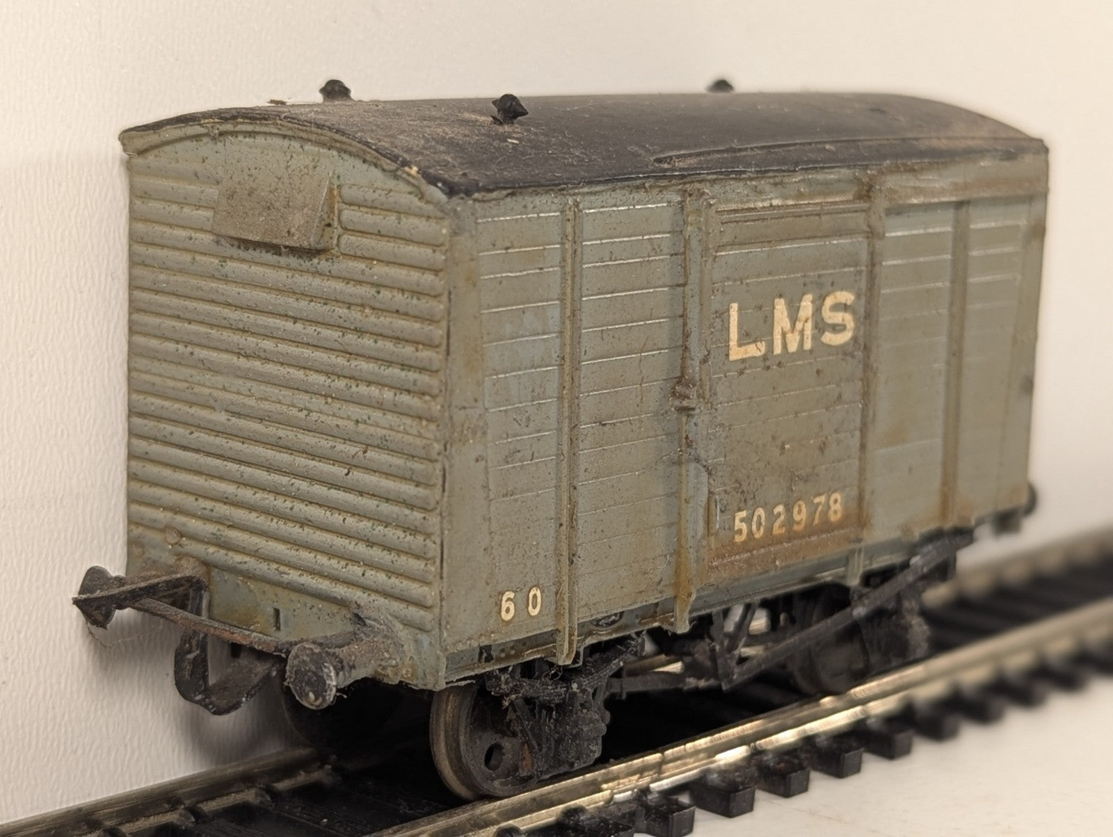 Kitbuilt OO Gauge LMS Ventilated Van Box Van 502978 LMS Grey 43