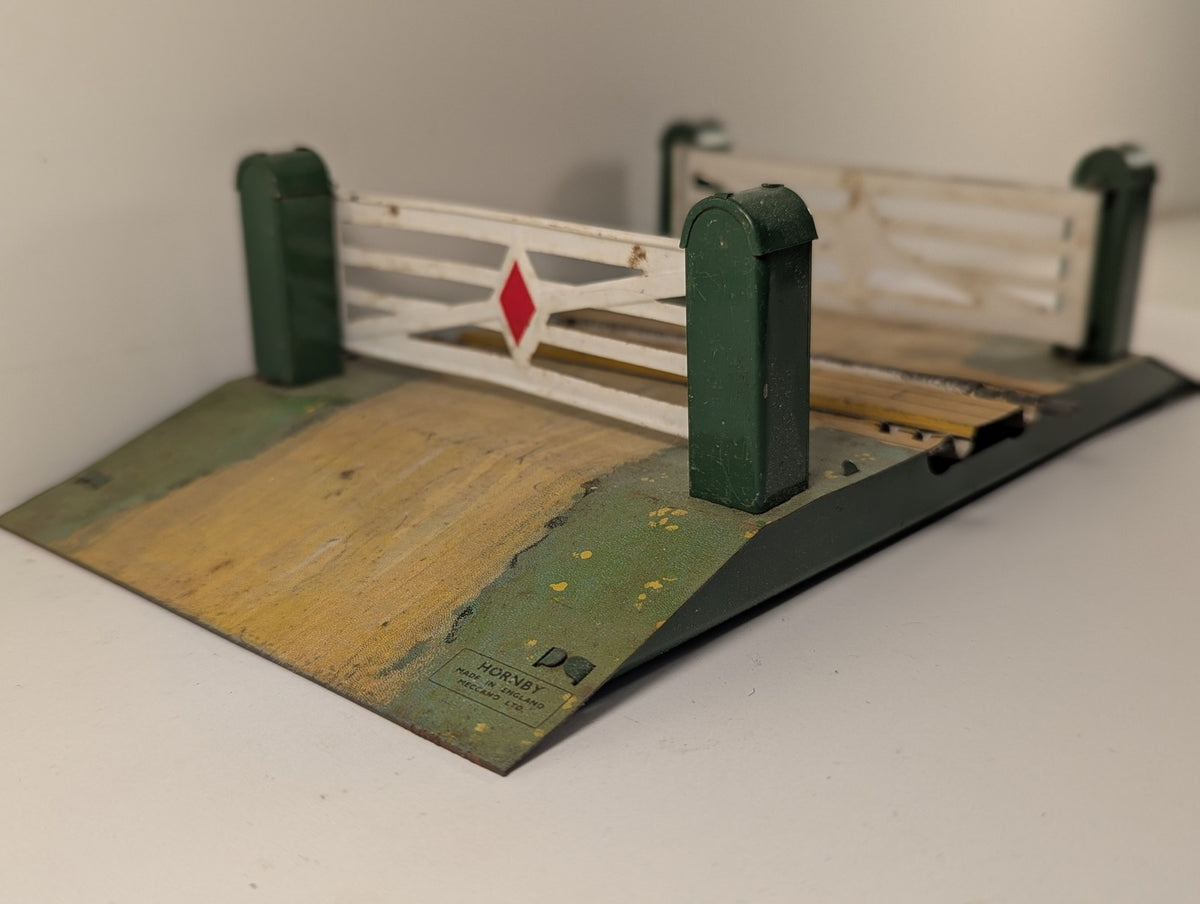 Hornby O Gauge No. 1 Level Crossing