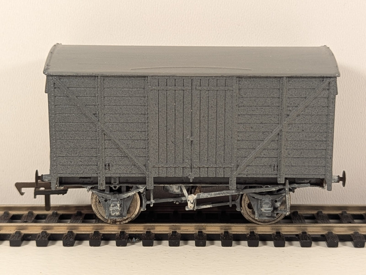 Kitbuilt OO Gauge 12-Ton Ventilated Van – Grey