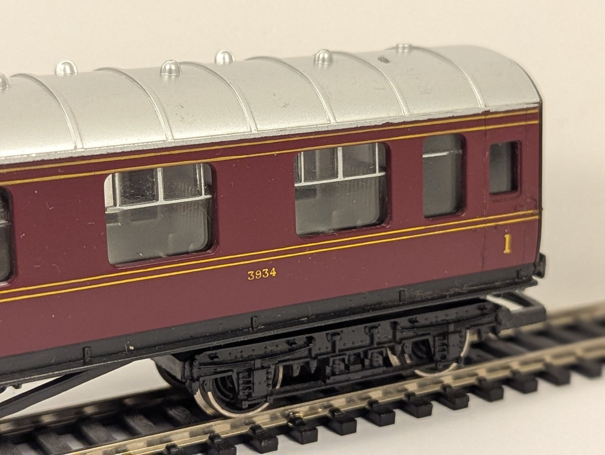 Hornby OO Gauge LMS Period III Corridor 3rd and 1st Class composite Coach